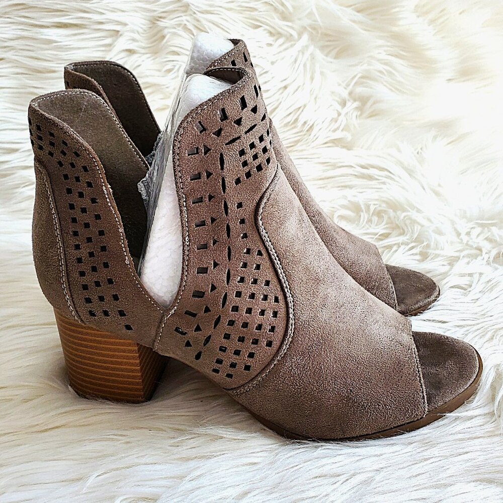 Nature Breeze Stone Perforated Women's Slip-On Block Heel Booties SZ 7.5